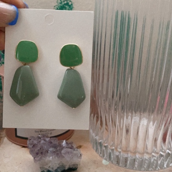 Green stone earrings - Picture 1 of 4